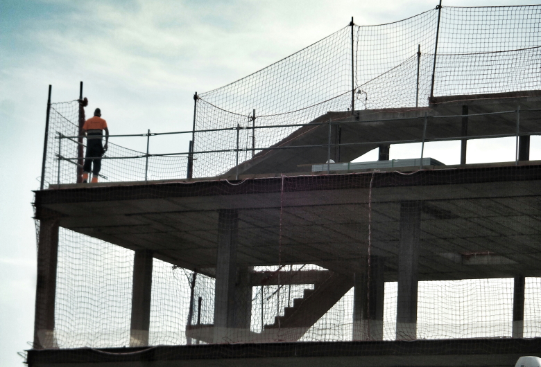 Kontraktor Baja dan Perannya dalam Pembangunan Proyek Gedung dan Jembatan